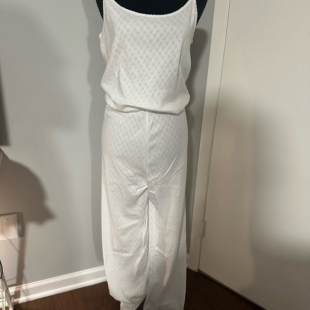 White Sleeveless Pajamas